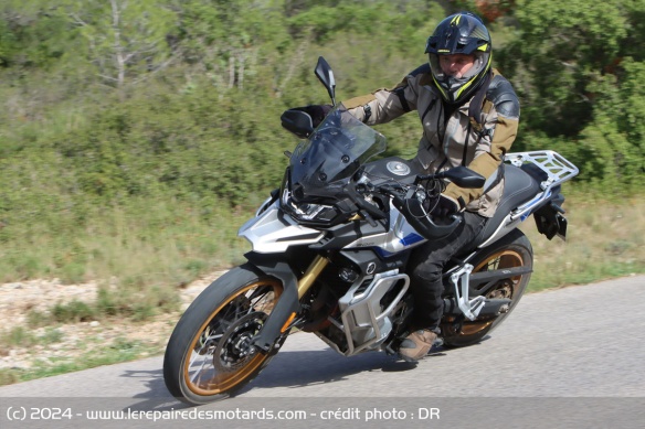 Voge DS 900 X