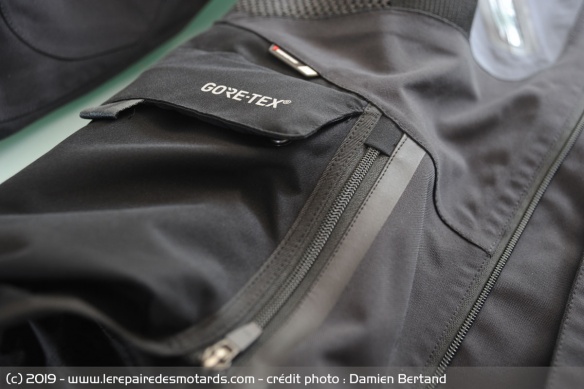 Comme son nom l'indique, elle embarque une membrane Gore-Tex