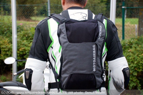 Le gilet s'enfile comme un sac à dos