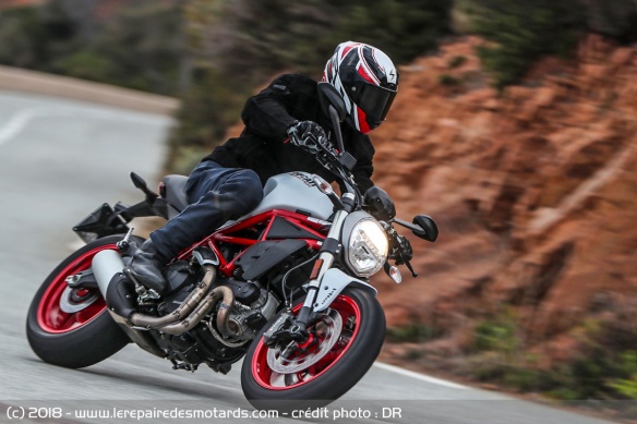 Essai du Vanucci Nubuck avec la Ducati Monster