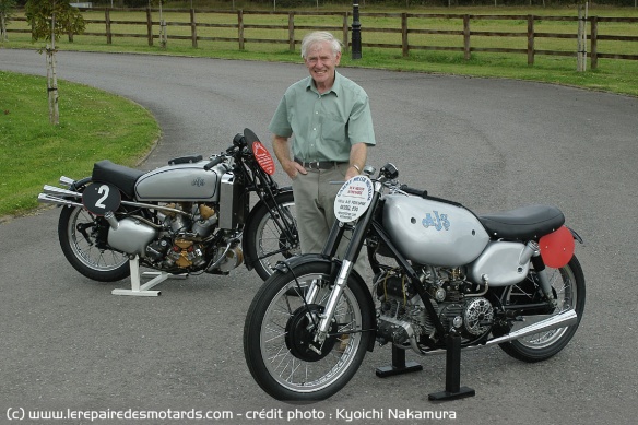 Sammy Miller avec les AJS V4 et Porcupine E90