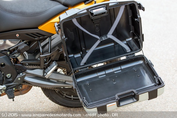 Les sacoches latérales offrent 33 litres de capacité