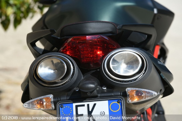 Double échappement sous la selle Aprilia Shiver 900 A2