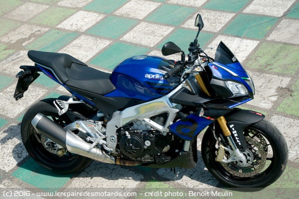 Vue de dessus de l'Aprilia Tuono V4 RR