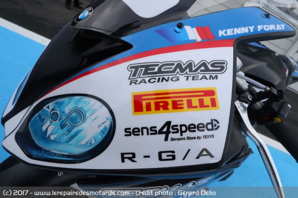 La moto est bien plus qu'une simple S1000RR affublée d'autocollants