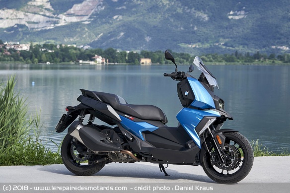 BMW C400X de coté