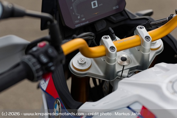 La fourche invers&eacute;e r&eacute;glable de la BMW F 450 GS Trophy