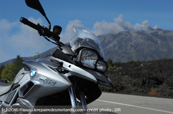 Les phares asymétriques de la BMW F700GS