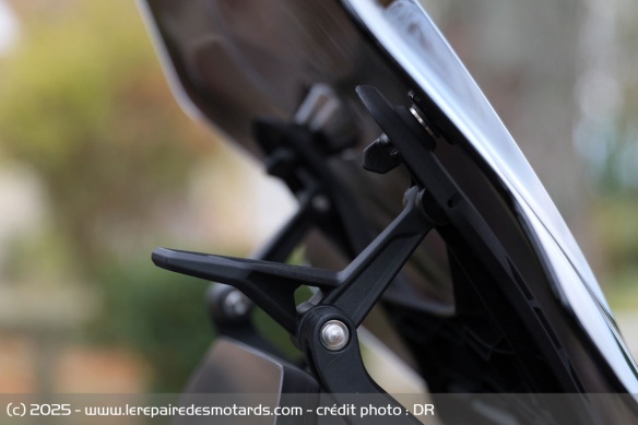 Le r&eacute;glage de la bulle de la BMW F 800 GS