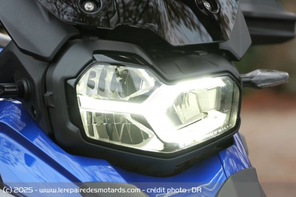 Le phare avant de la BMW F 800 GS