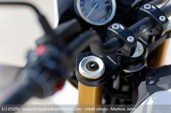 Le réglage de la fourche de la BMW R12 G/S