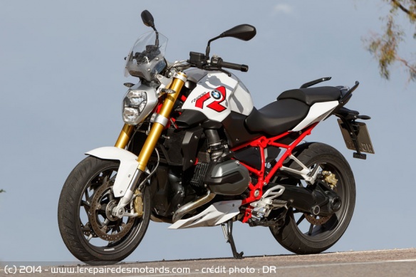 BMW R1200R à l'arrêt