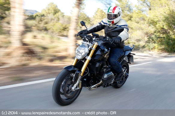 BMW R1200R en campagne