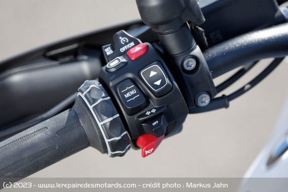 Les commodos de la BMW R 1300 GS