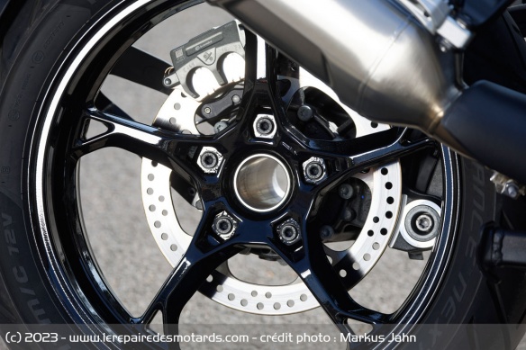La roue arrière de la BMW R 1300 GS