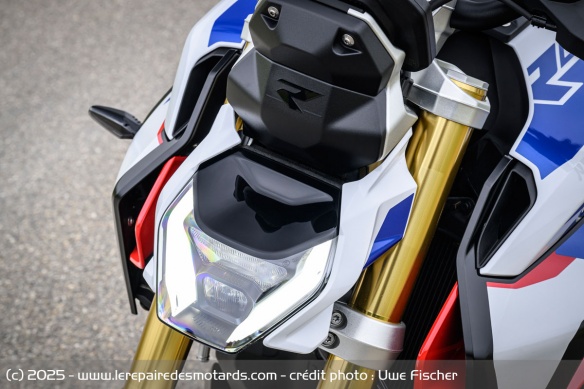 Le phare avant et son saute-vent de la BMW R 1300 R