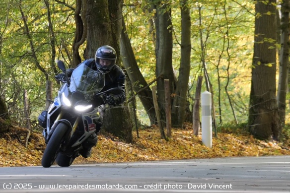 Pas facile de trouver les bons réglages d'amortissement sur cette RS, même avec les suspensions électroniques