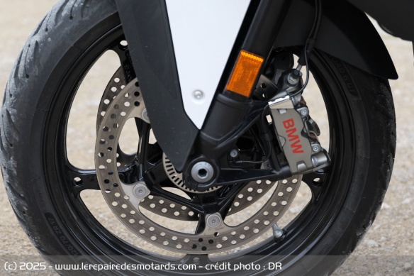 Le frein avant de la BMW R 1300 RT