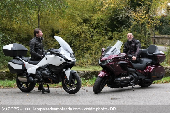 Les Honda GoldWing 1800 Tour et BMW R 1300 RT