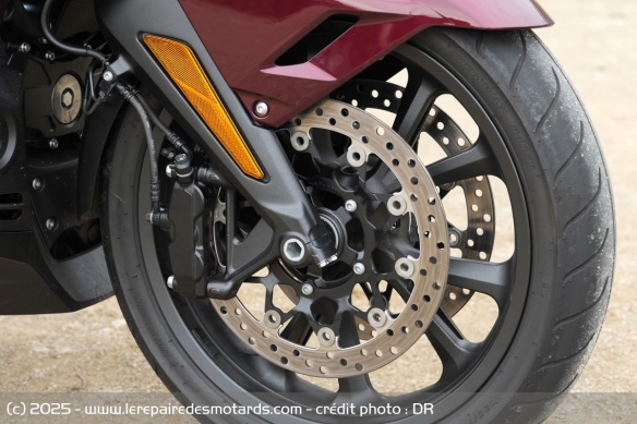 Le frein avant de la Honda GoldWing 1800 Tour