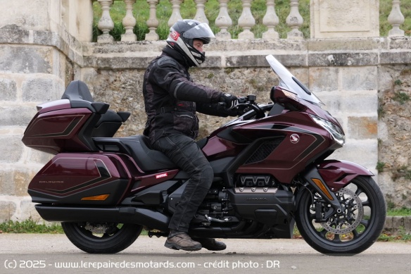 La GoldWing profite d'une hauteur de selle très accessible