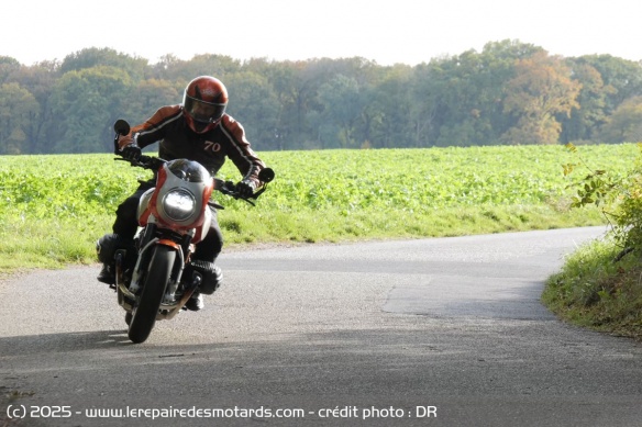 Sur route, la S se révêle clairement supérieure aux autres R12