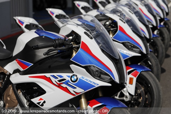 Les BMW S1000RR prêtes à prendre la piste