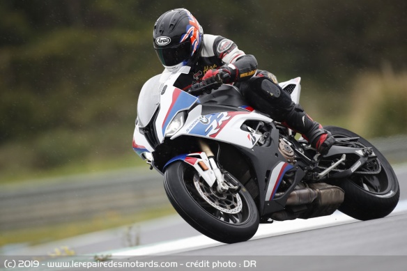La BMW S1000RR sur la piste d'Estoril