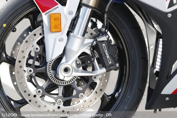 Les étriers avant Hayes de la BMW S1000RR