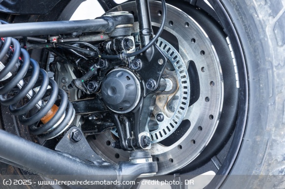 Le Can-Am est freiné par des étriers Brembo 4 pistons à l'avant