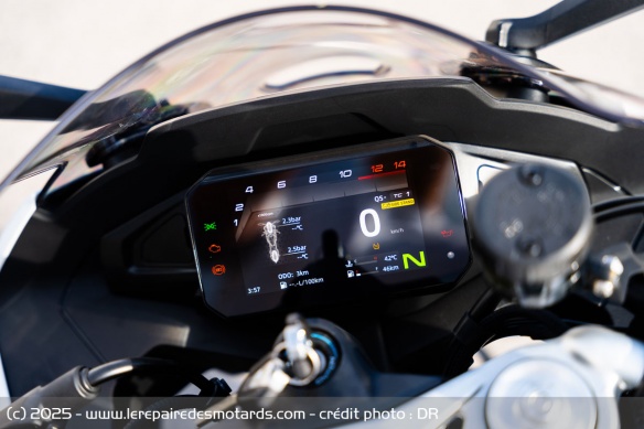Le compteur TFT de 5 pouces de la 675SR-R