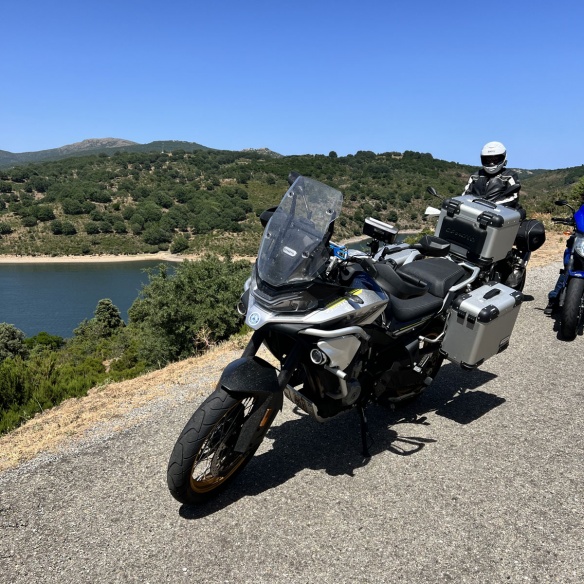 Essai CFMoto 800 MT Touring Essai CFMoto 800 MT Touring