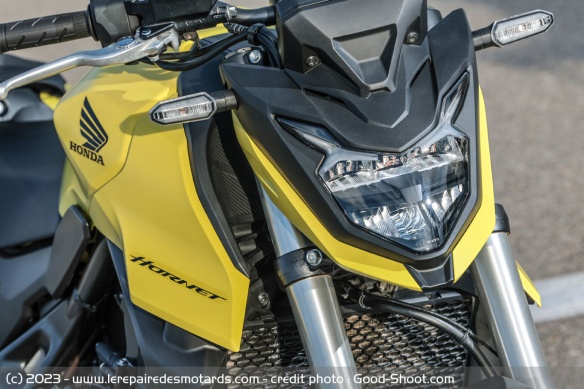 Phare de la Honda CB750 Hornet