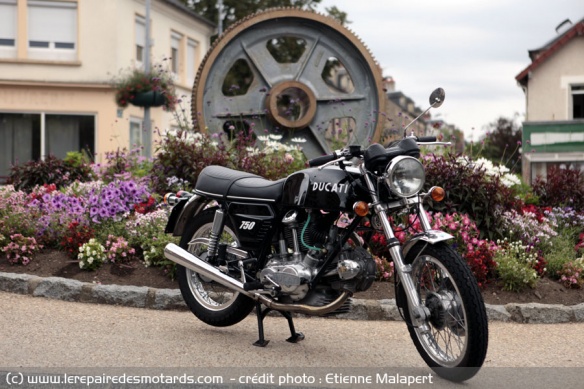La 750 GT se mesure sans aucun complexe à toutes les roues dentelées du monde...