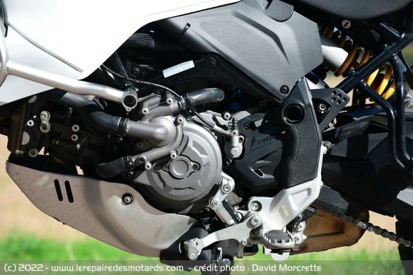 Bicylindre en L Ducati Testastretta 11°, distribution Desmodromique