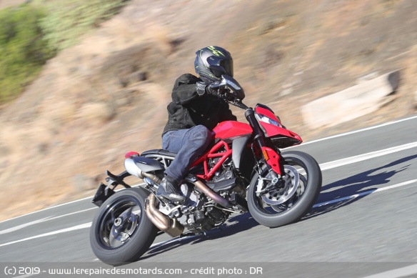 Ducati Hypermotard 950 sur route