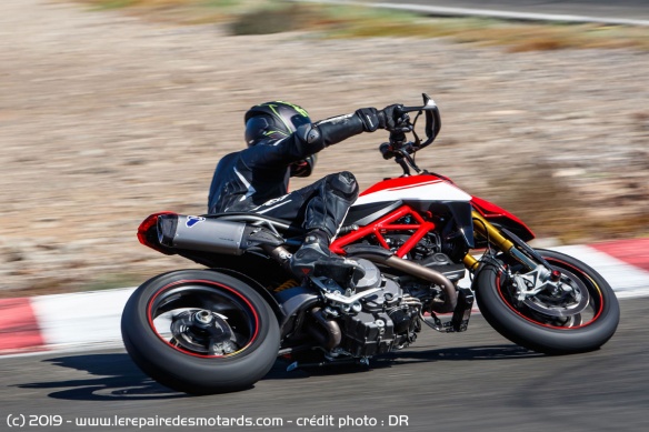 La Ducati Hypermotard 950 SP sur l'angle