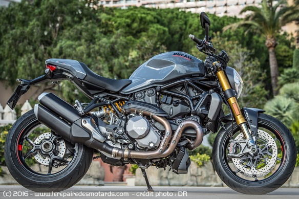 Ducati Monster 1200 S de profil