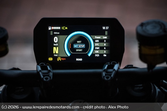 Le nouvel &eacute;cran TFT de 5 pouces dispose de fonctions connect&eacute;es