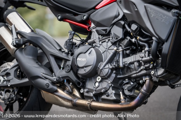 La Monster passe &agrave; son tour sur le V2 de 890 cm3