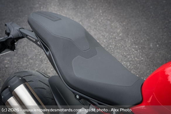 L'assise est plut&ocirc;t confortable, pour le pilote du moins...