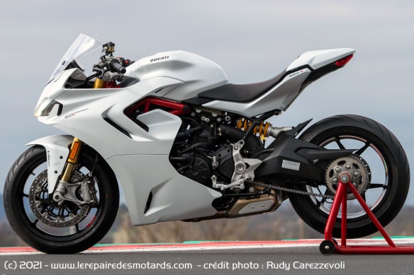La nouvelle SuperSport 950 S s'inspire encore un peu plus des Panigale pour son design