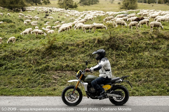 La Fantic Caballero Rally 500 en ligne droite