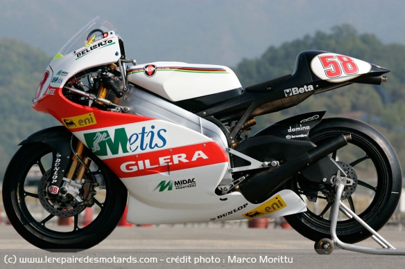 Ajustée pour Marco, la Gilera est plus confortable à piloter pour un pilote de 1m80