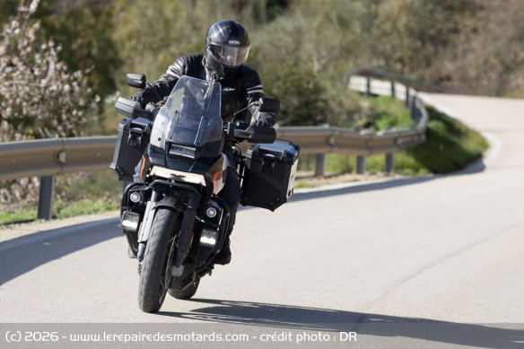 A vitesse l&eacute;gale, la Pan America fait preuve d'un grand confort