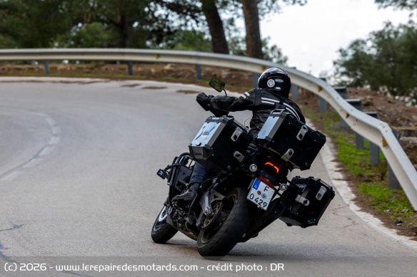 Le poids se fait malgr&eacute; tout ressentir sur les phases de freinage