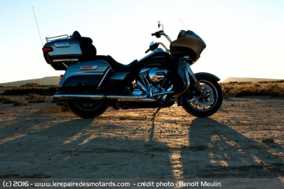 Harley-Davidson Road Glide Ultra au soleil