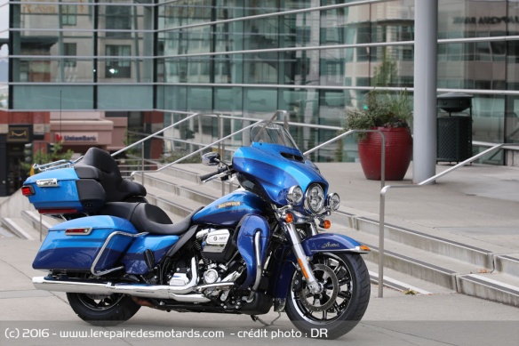 Harley-Davidson Ultra Limited Low '107' en ville