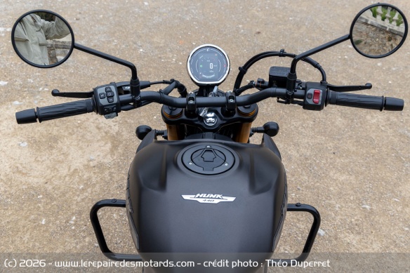 Le poste de pilotage de la Hero Hunk 440