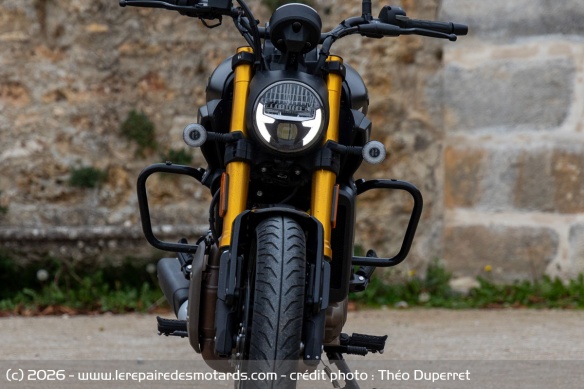 Fourche KYB, crash bars... La Hunk est plutôt bien équipée